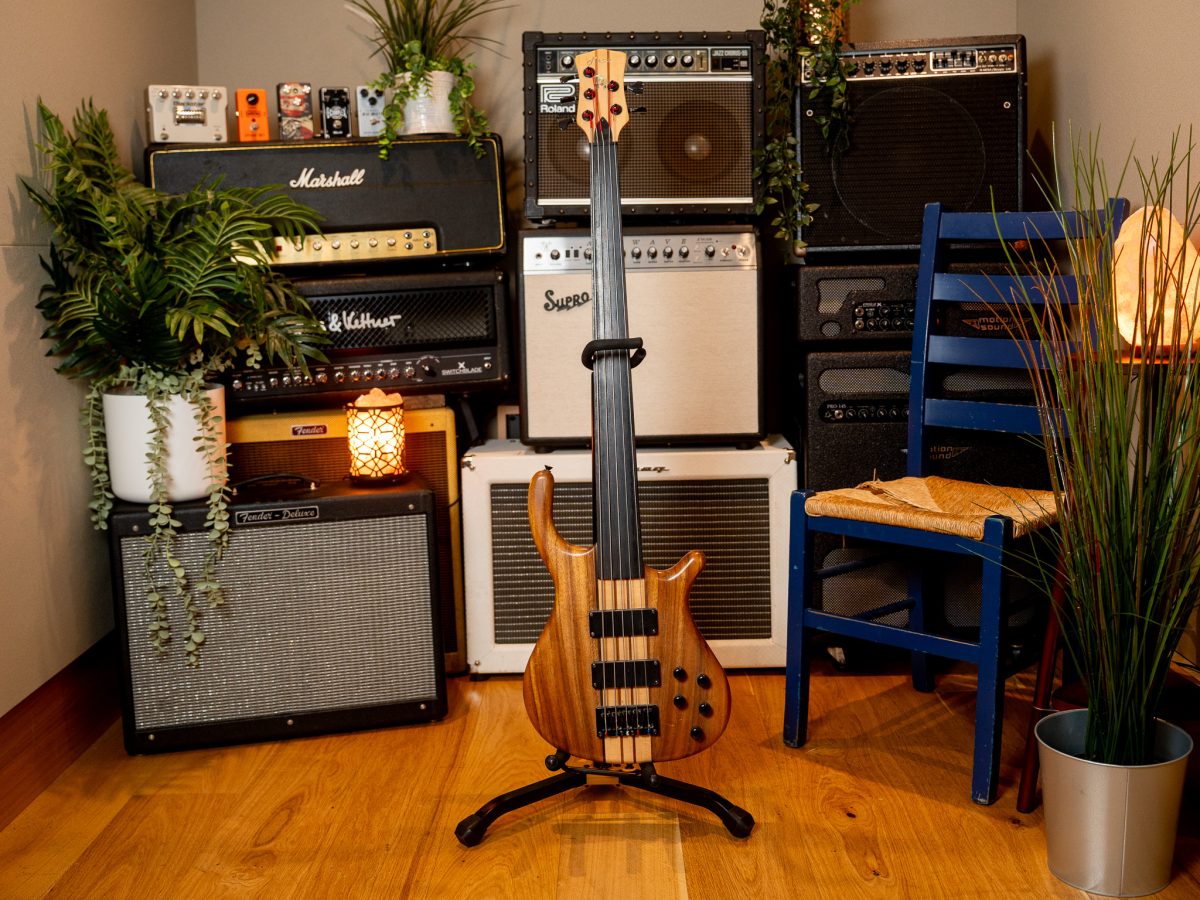 Mazeti Fretless
